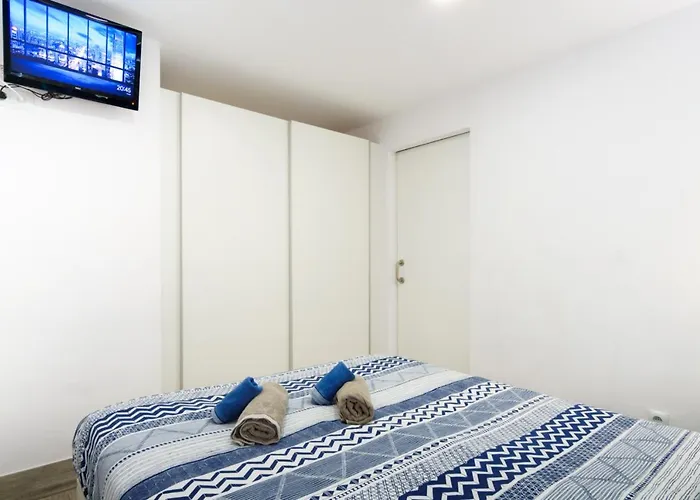 Modern With Pool - Yumbo & *