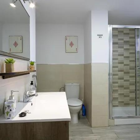 Ideal Location Flat Apartment *