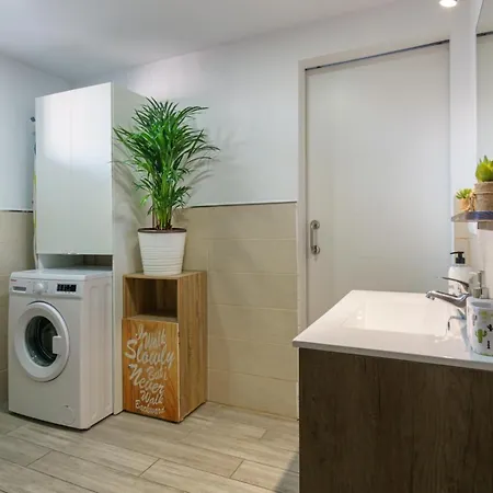 Ideal Location Flat Apartment *