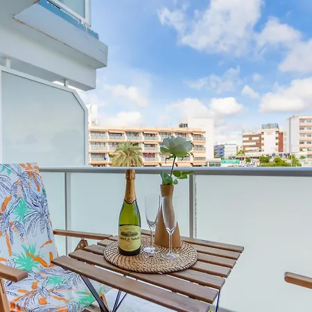 Modern With Pool - Yumbo &