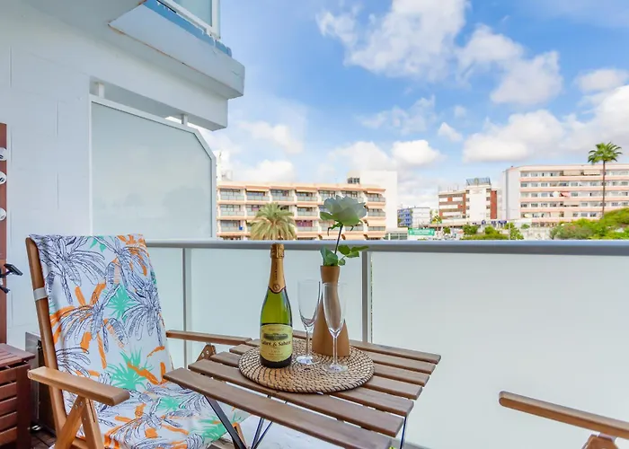Modern With Pool - Yumbo &