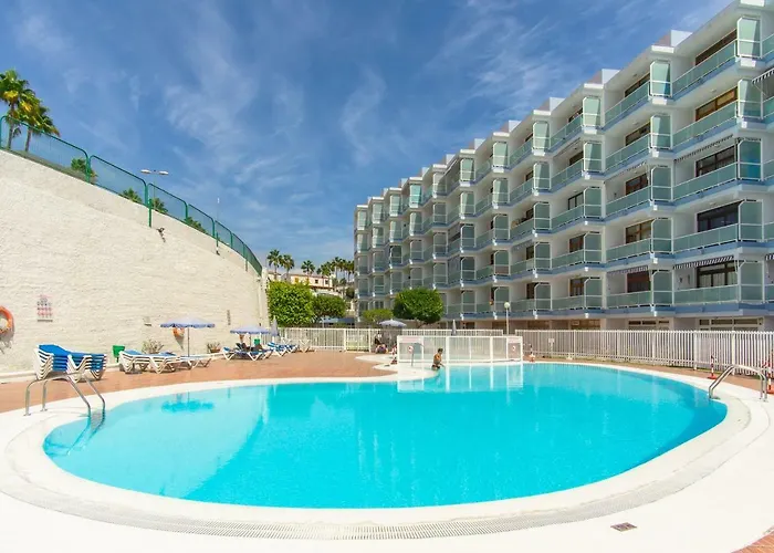 Апартаменты Modern With Pool - Yumbo &